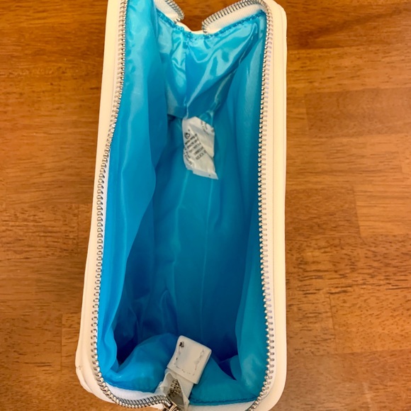 Cute & Stylish Make Up Bag - Picture 2 of 2